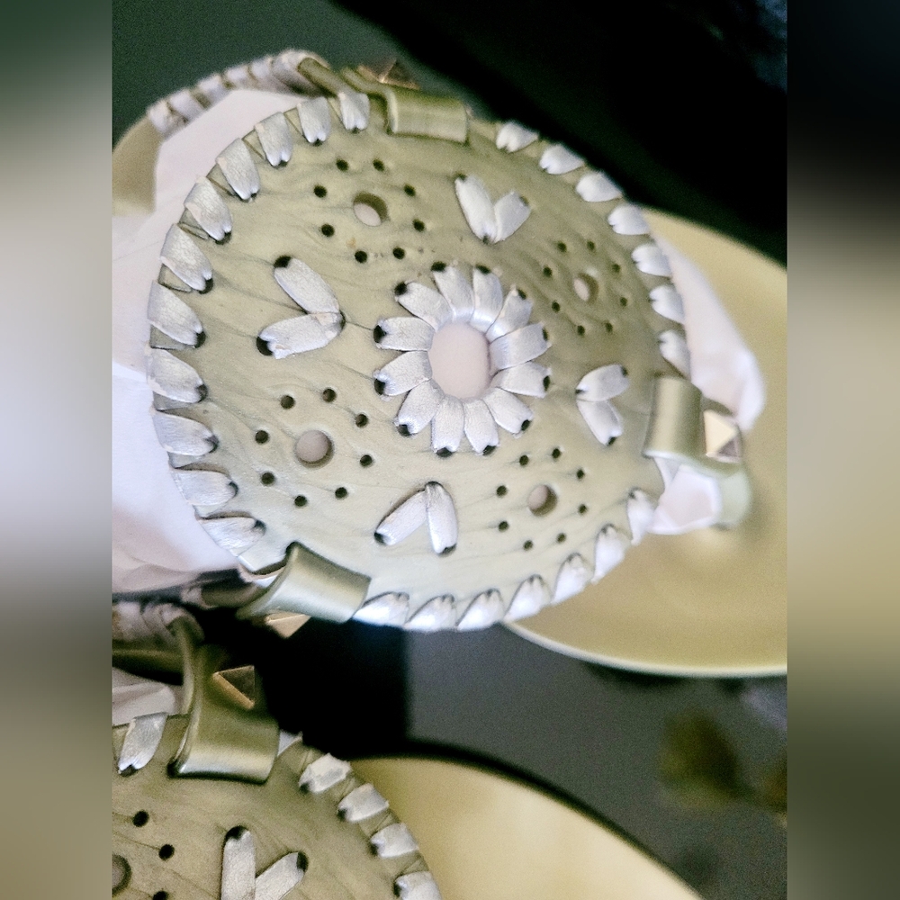 Jack Rogers Georgica Jelly Medallion Stud Gold Platinum Women's Sandals US 8 - Picture 11 of 16